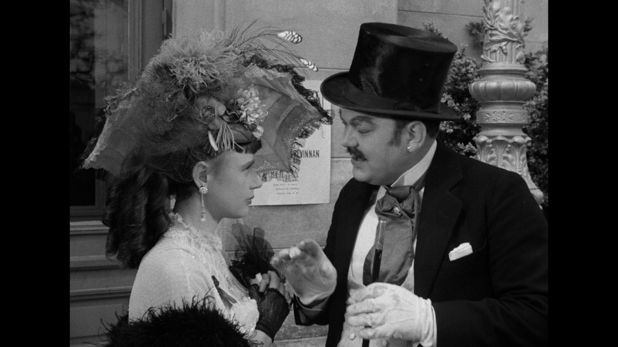 Screen capture from Sawdust and Tinsel