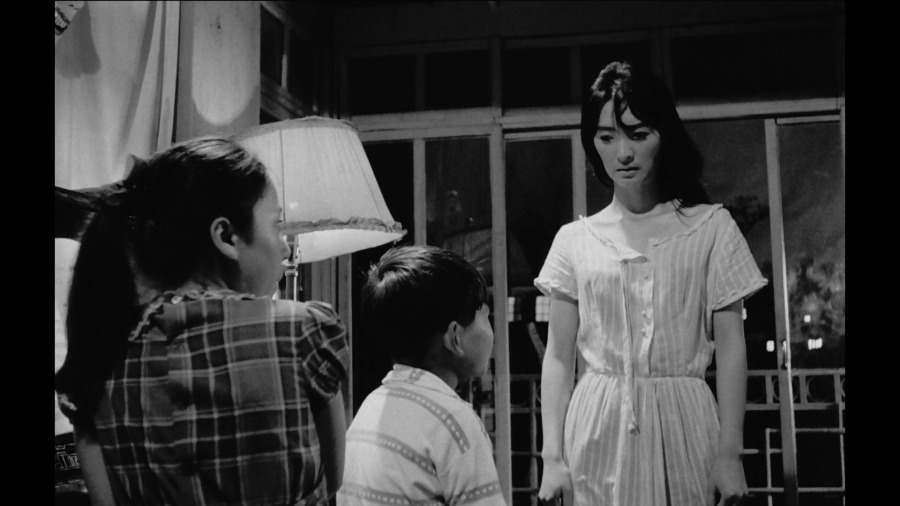 Screen capture from Trances / The Housemaid