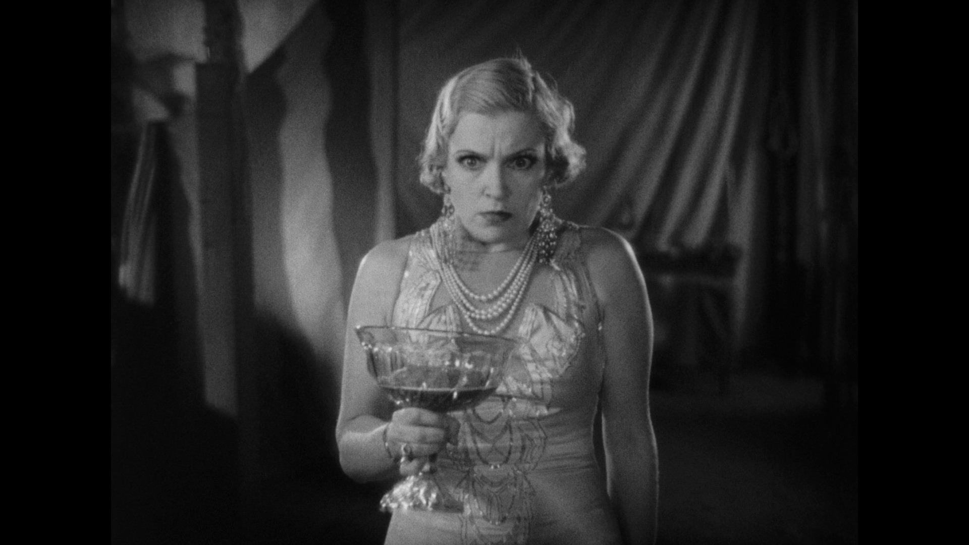 Screen capture from Freaks / The Unknown / The Mystic: Tod Browning’s Sideshow Shockers