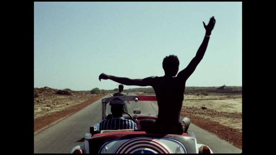 Screen capture from Touki Bouki / Redes