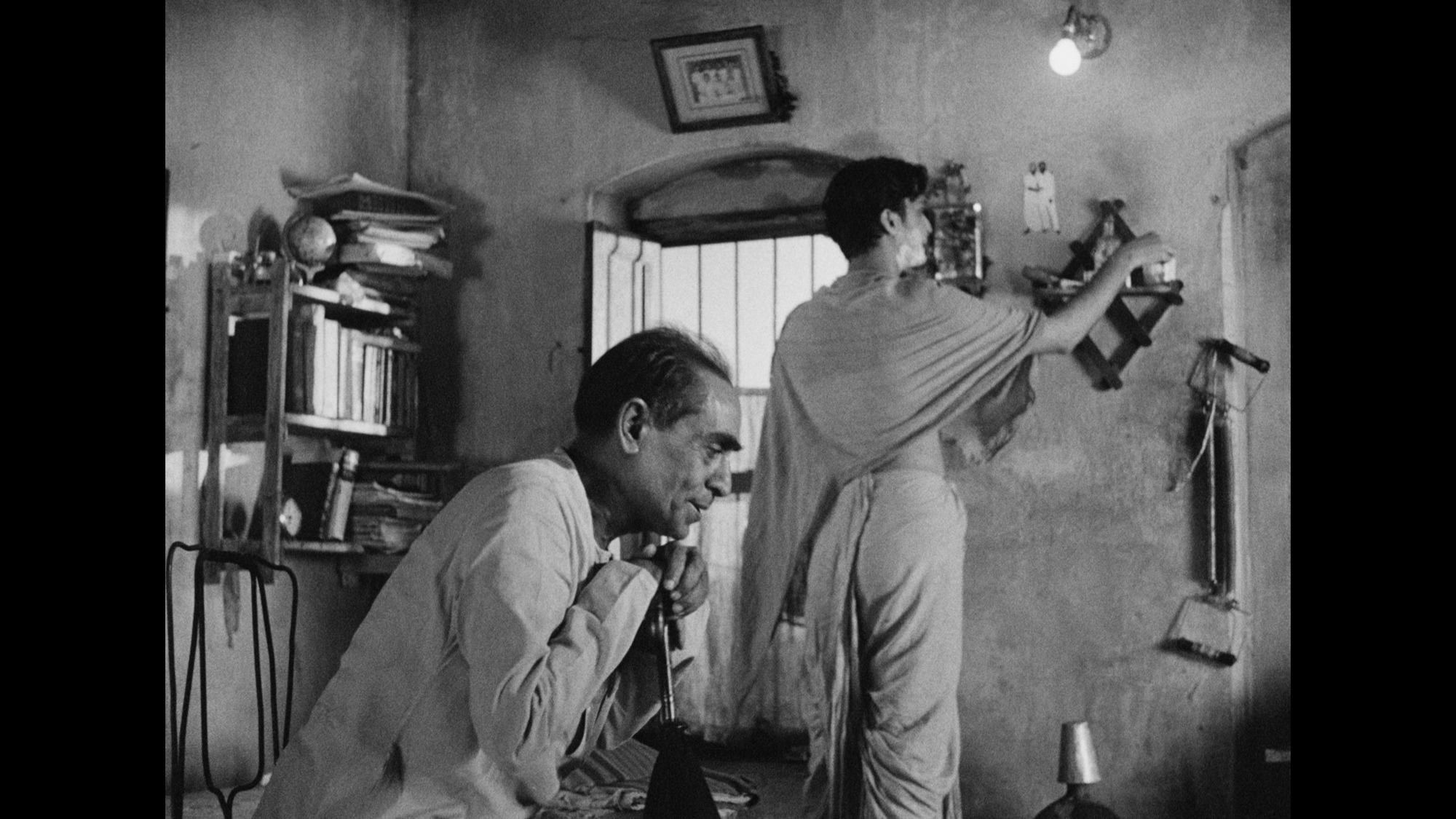 Screen capture from Apur Sansar