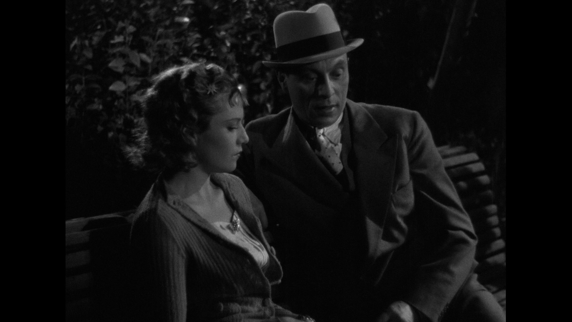 Screen capture from Hôtel du Nord
