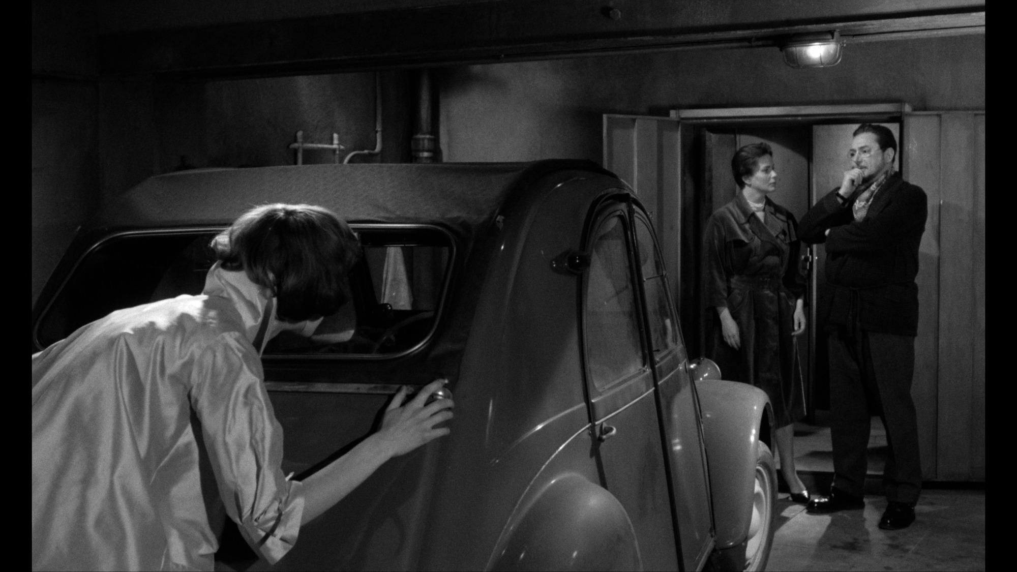 Screen capture from Eyes Without a Face