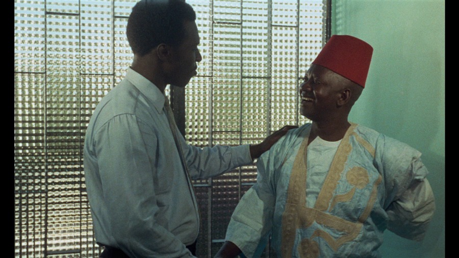 Screen capture from Mandabi