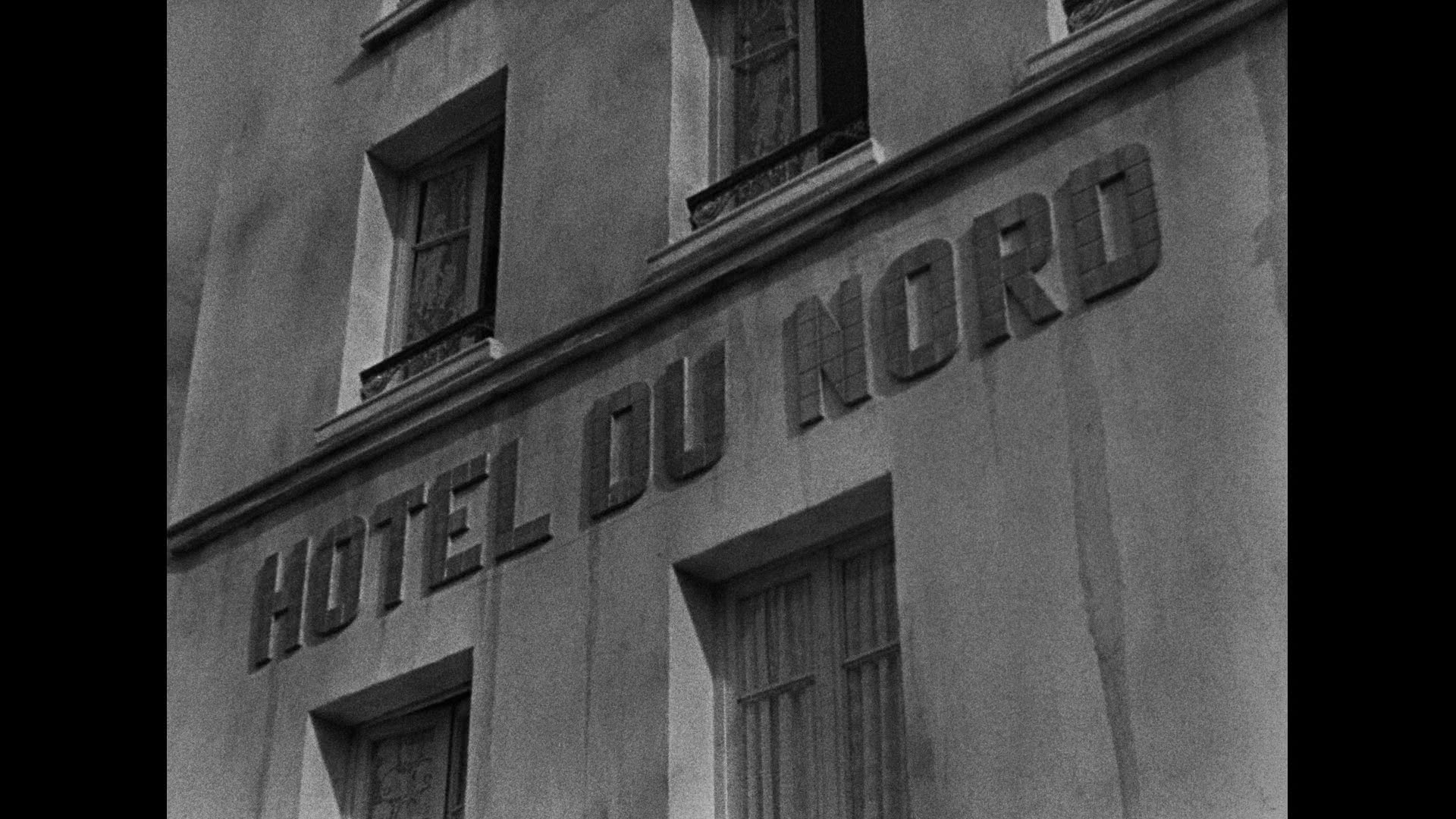 Screen capture from Hôtel du Nord
