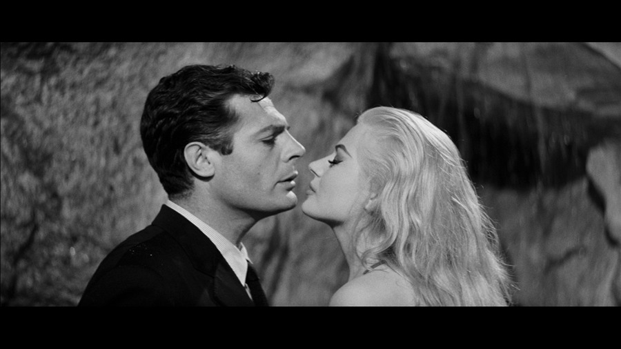 Screen capture from Essential Fellini