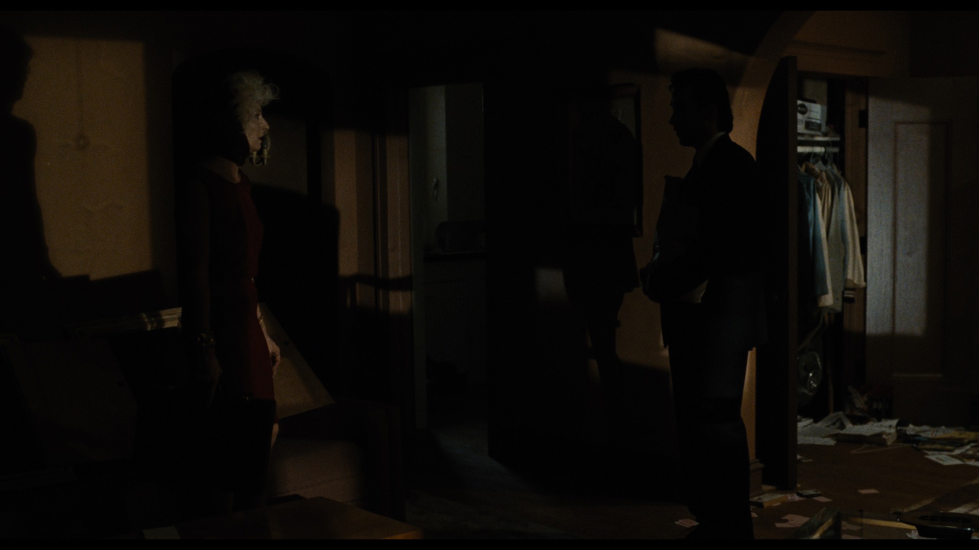 Screen capture from The Grifters