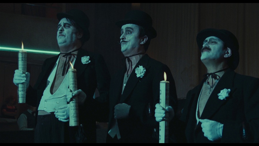 Screen capture from Essential Fellini