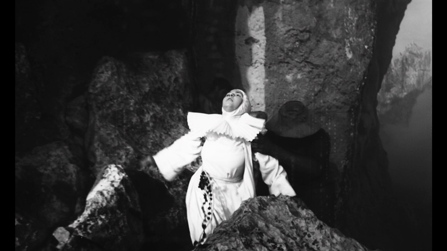Screen capture from Lucía / After the Curfew
