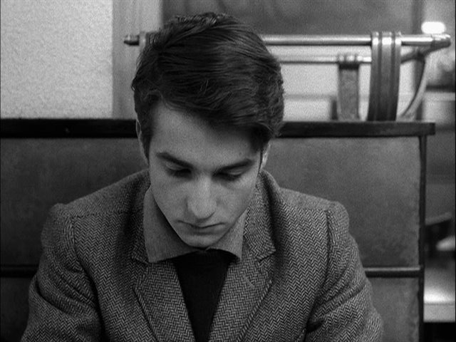 Screen capture from Masculin féminin