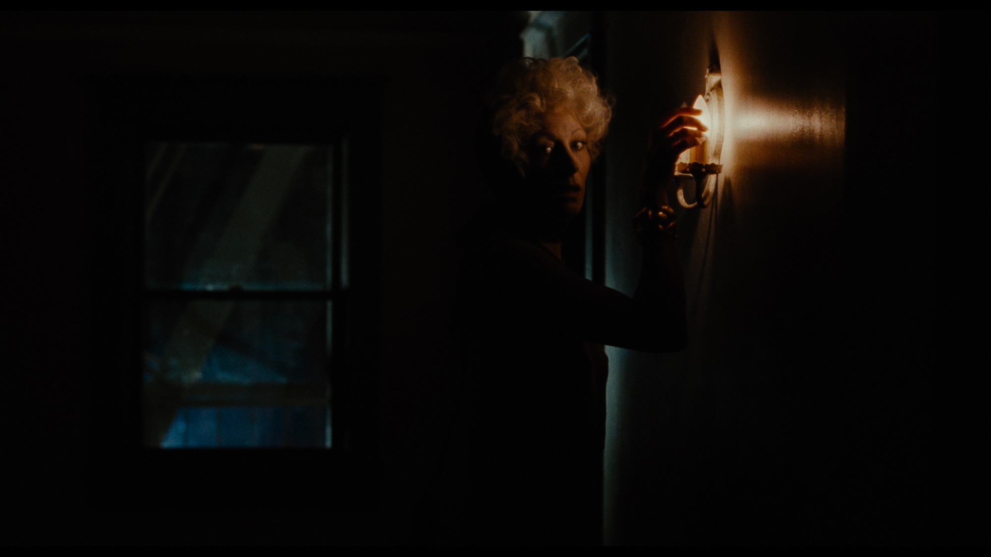 Screen capture from The Grifters