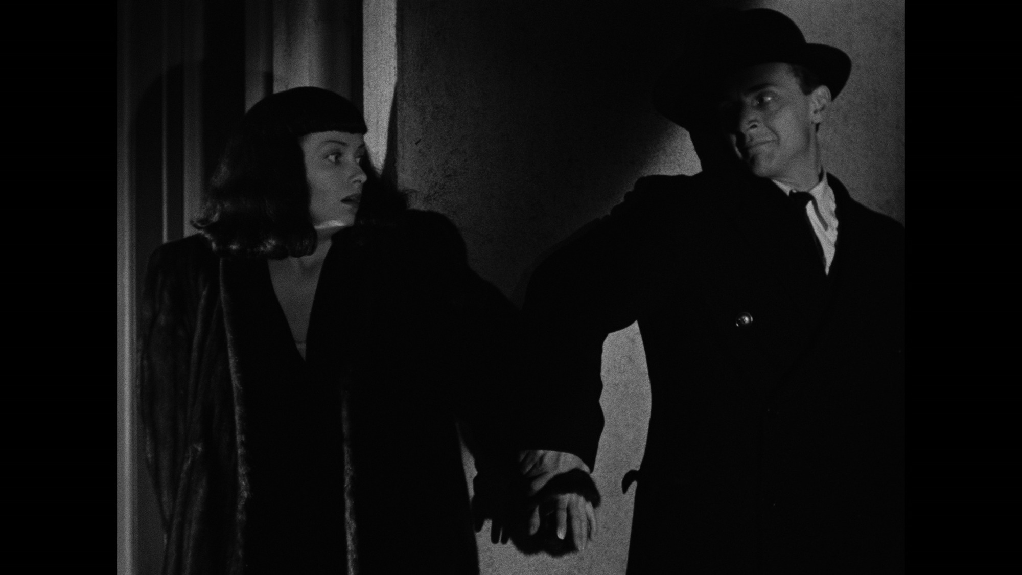 Screen capture from I Walked with a Zombie / The Seventh Victim: Produced by Val Lewton