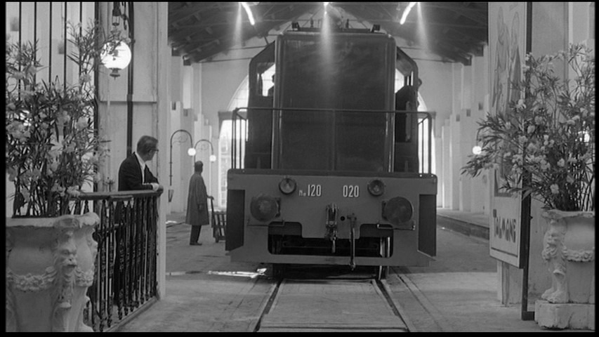 Screen capture from 8½