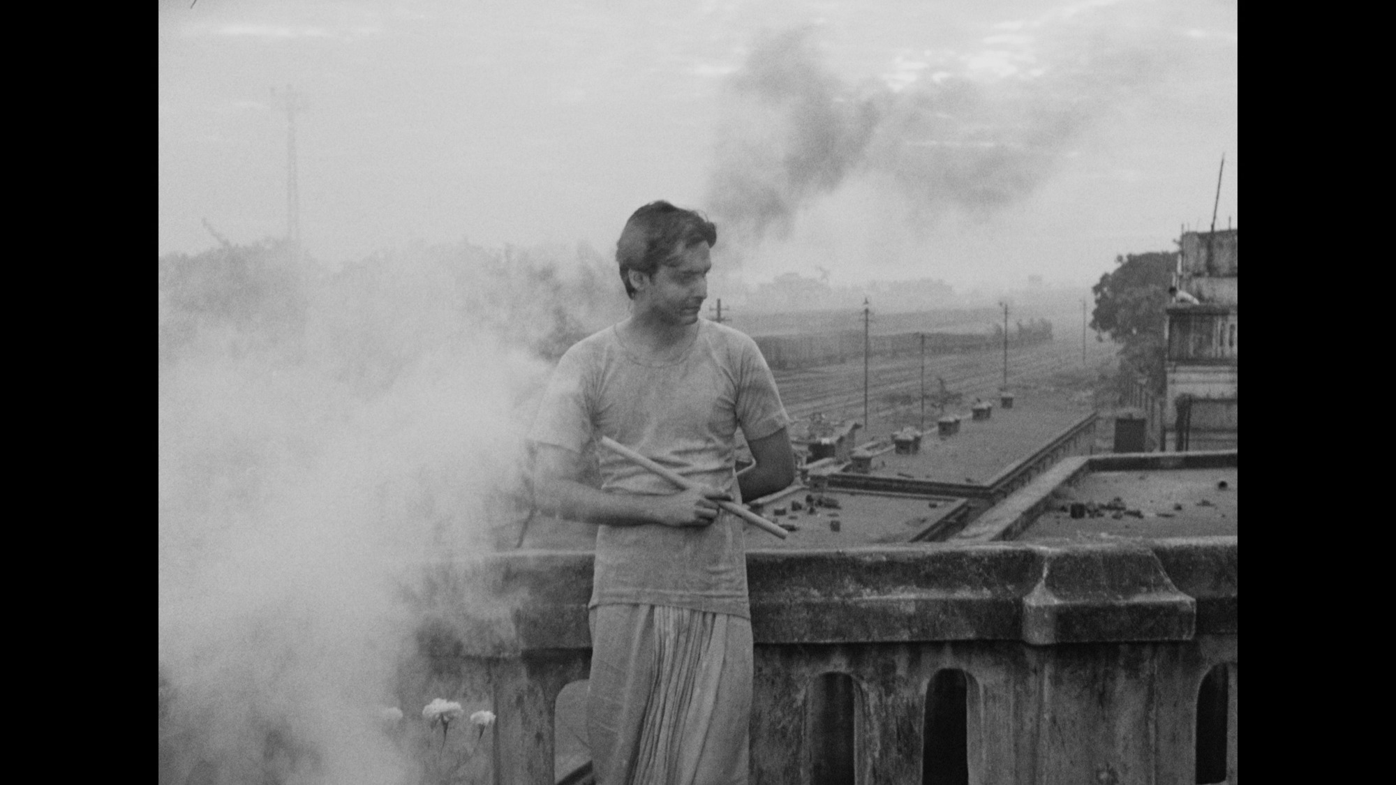 Screen capture from Apur Sansar