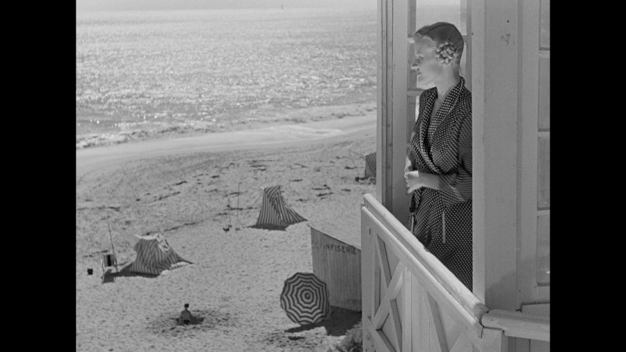 Screen capture from Monsieur Hulot's Holiday