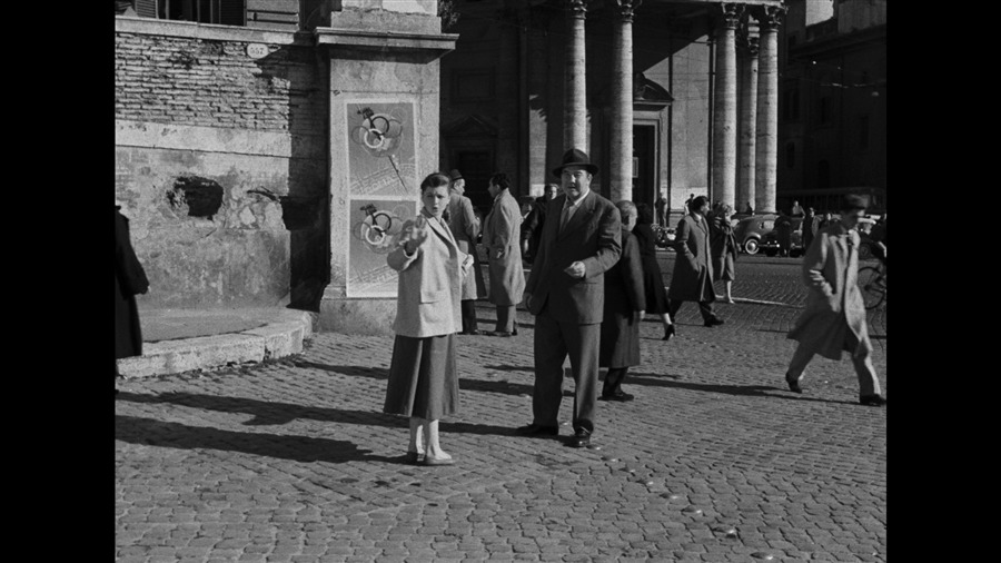 Screen capture from Essential Fellini