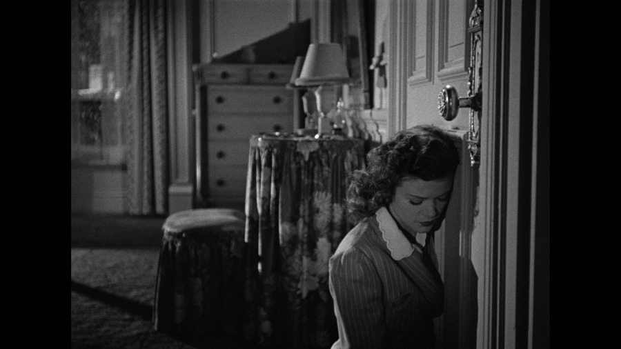 Screen capture from Cat People
