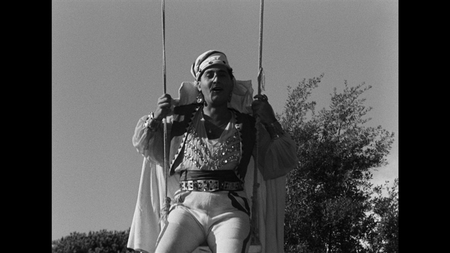 Screen capture from Essential Fellini