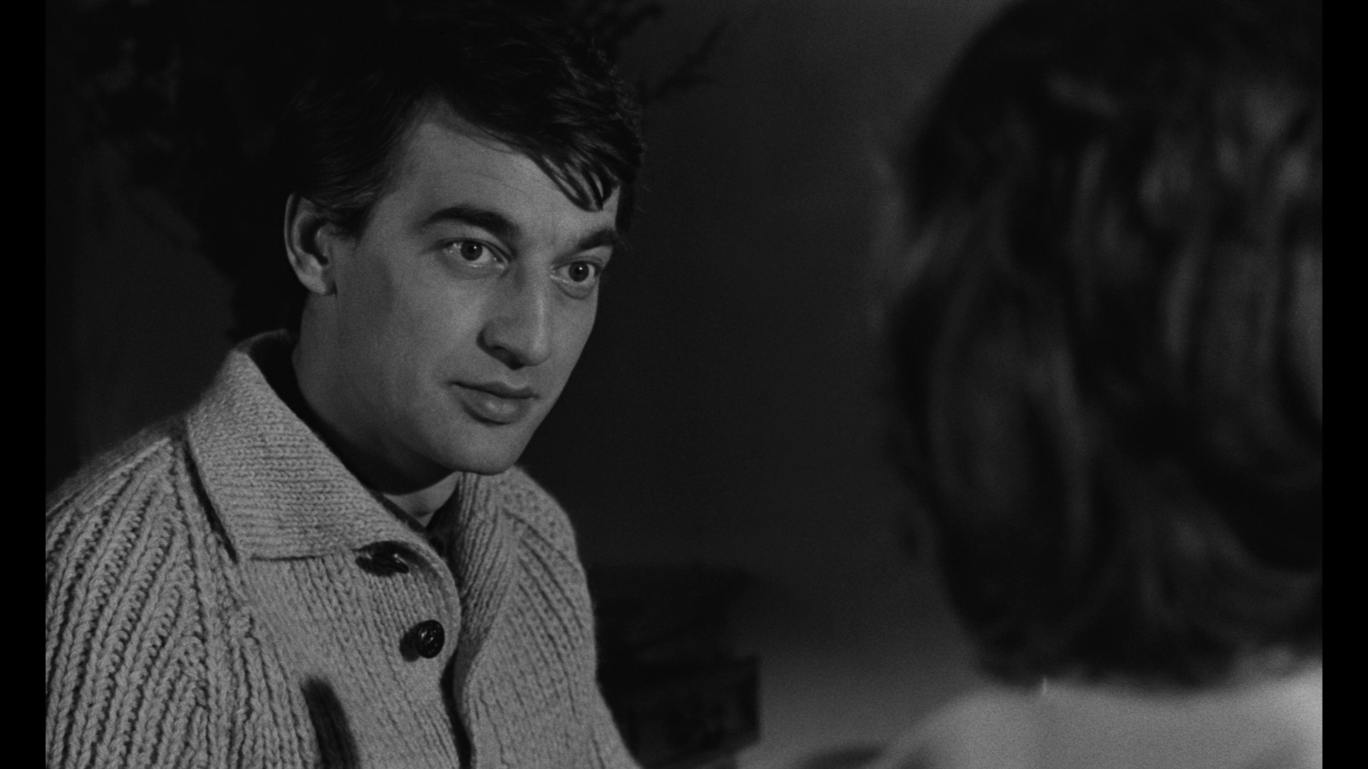 Screen capture from Le combat dans l'ile