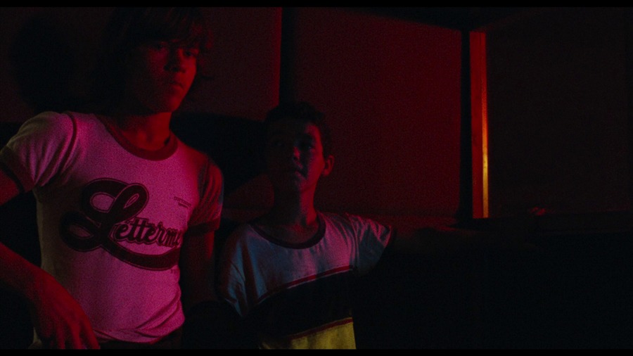 Screen capture from Pixote / Dos monjes