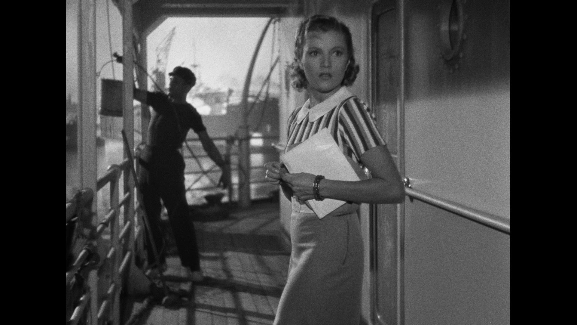 Screen capture from Hôtel du Nord