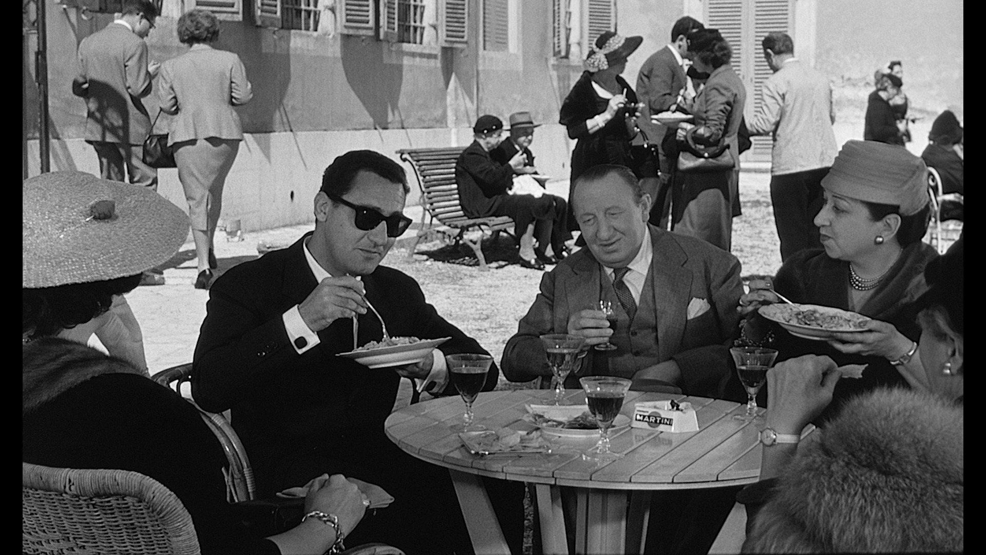Screen capture from Commedia all'italiana
