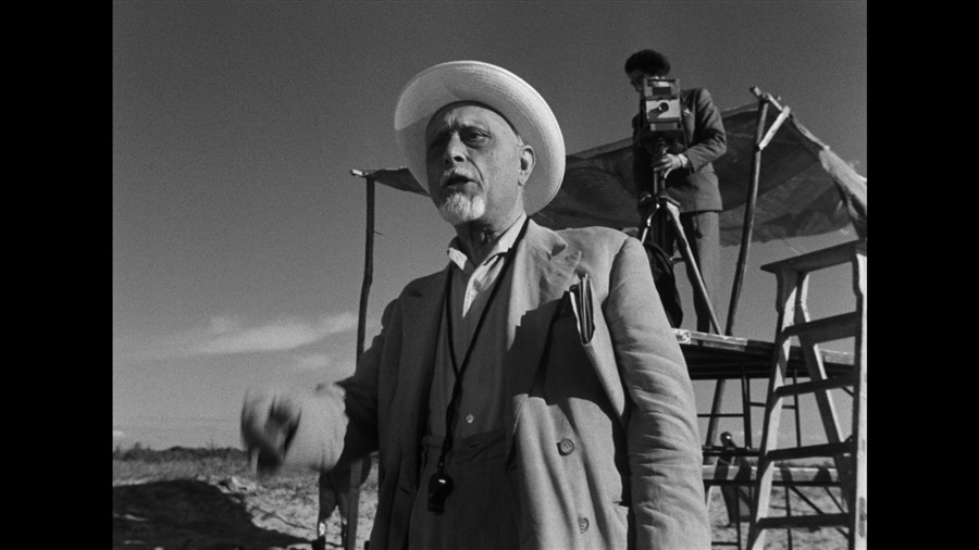 Screen capture from Essential Fellini