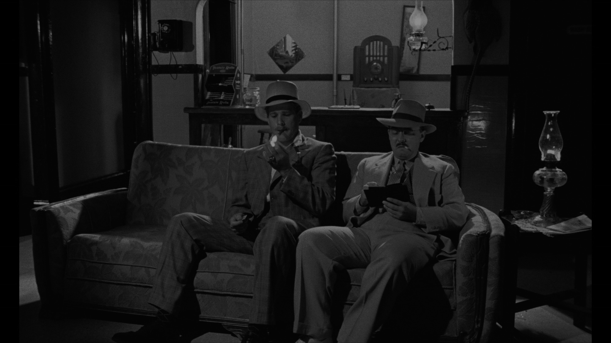 Screen capture from Paper Moon