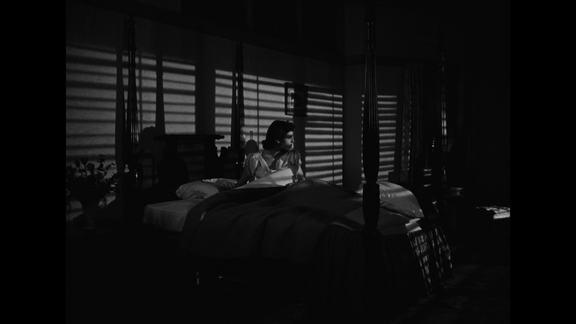 Screen capture from I Walked with a Zombie / The Seventh Victim: Produced by Val Lewton