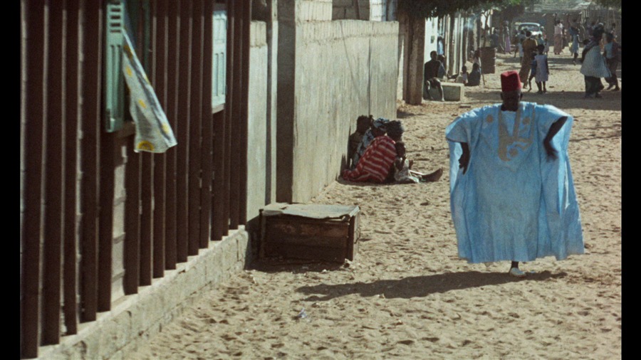 Screen capture from Mandabi