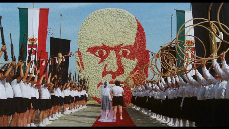Screen capture from Essential Fellini