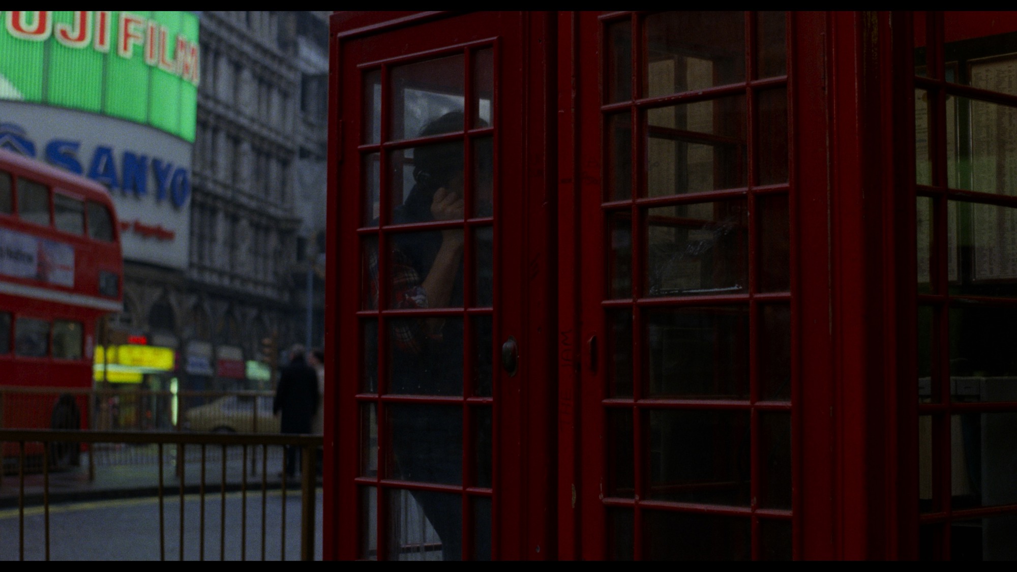 Screen capture from An American Werewolf in London