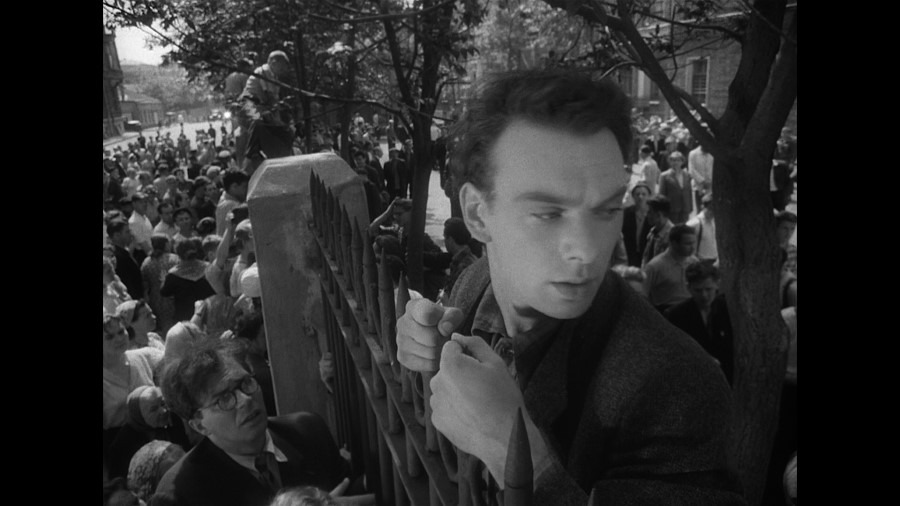Screen capture from The Cranes are Flying