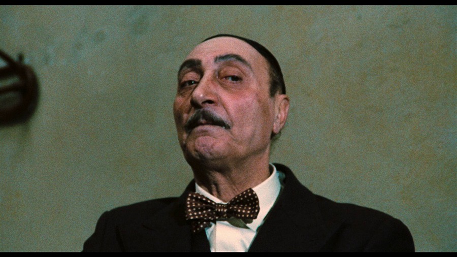 Screen capture from Essential Fellini