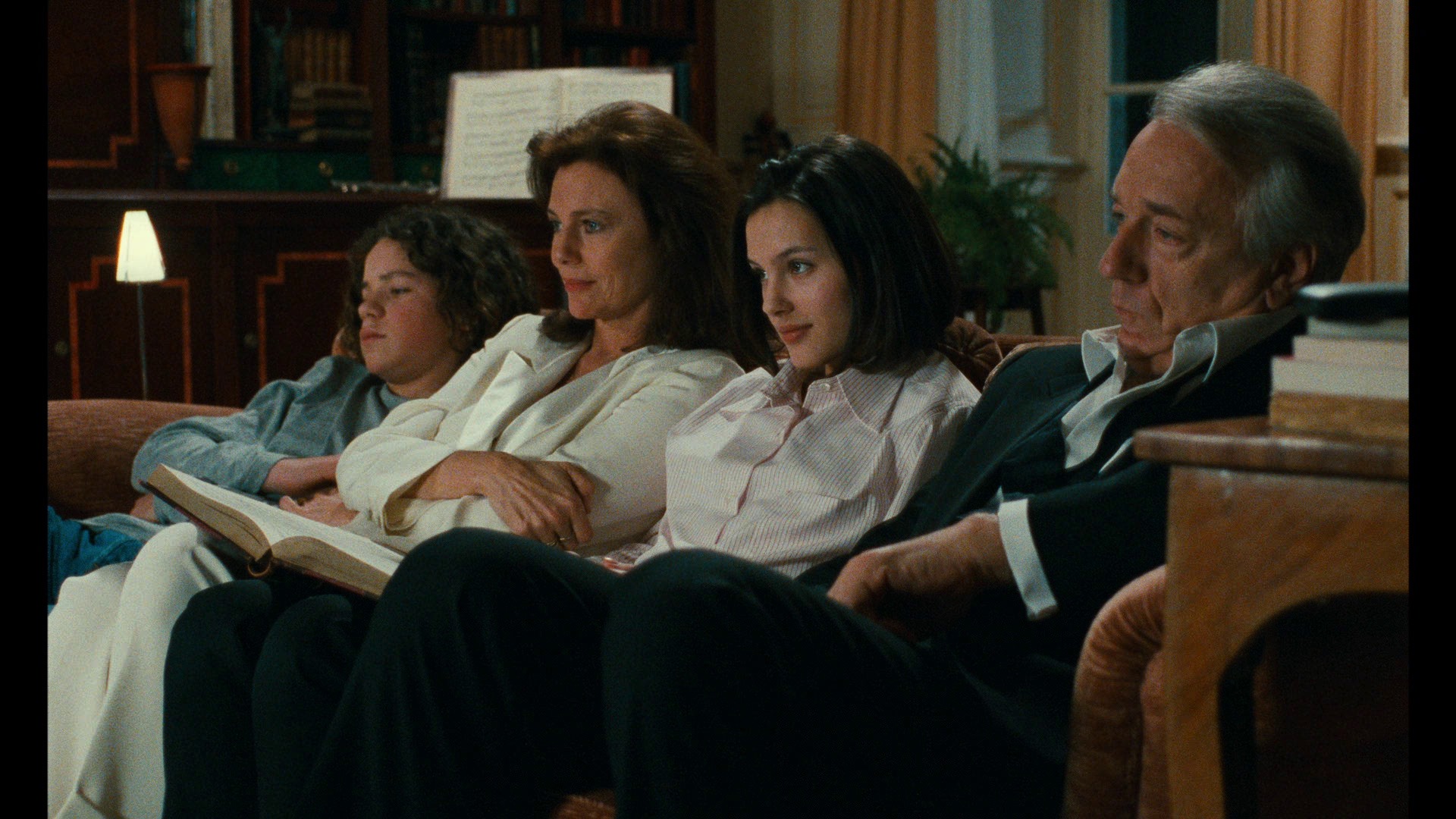 Screen capture from La cérémonie