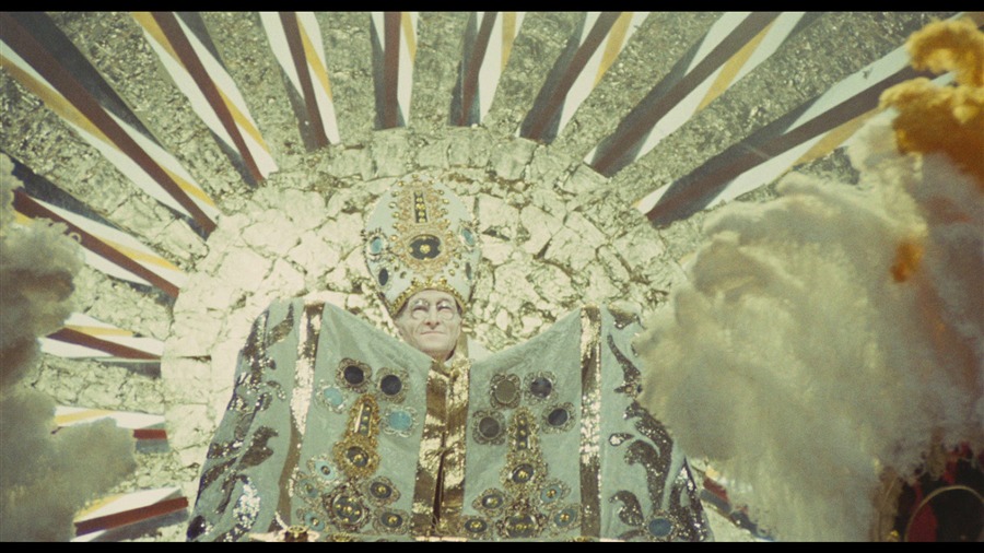 Screen capture from Essential Fellini