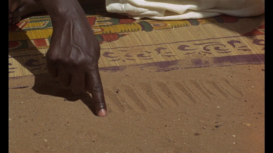 Screen capture from Mandabi