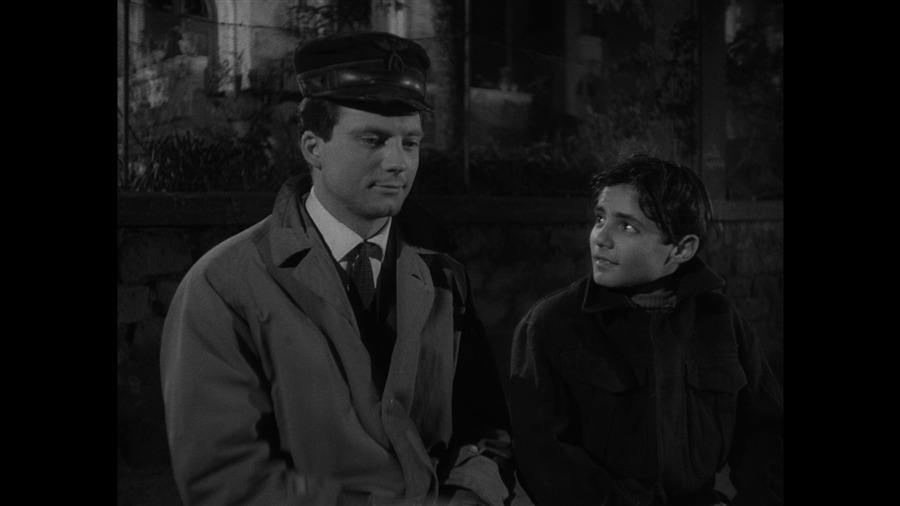Screen capture from Essential Fellini