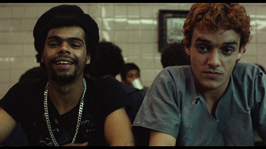 Screen capture from Pixote / Dos monjes