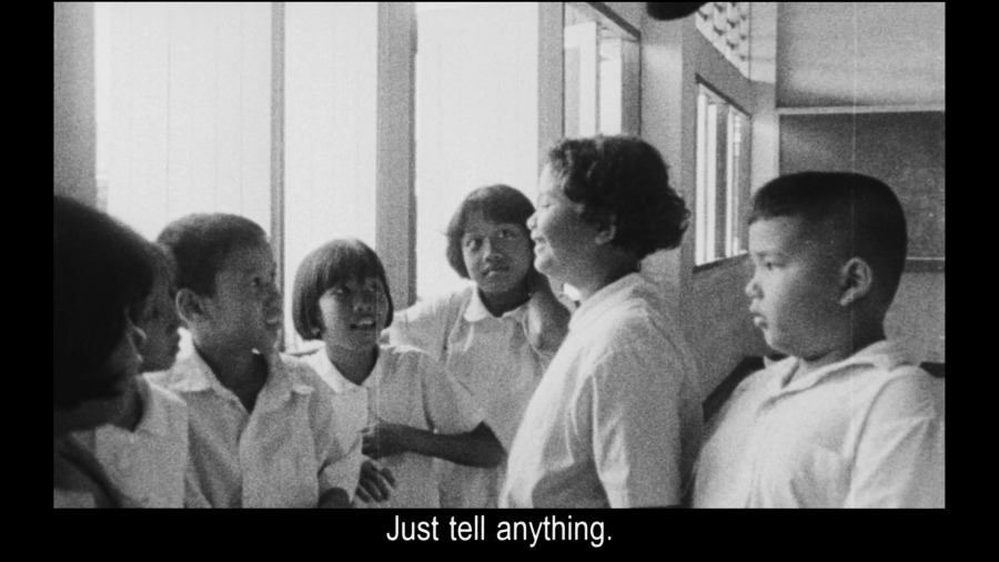 Screen capture from Insiang / Mysterious Object at Noon