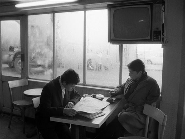 Screen capture from Masculin féminin