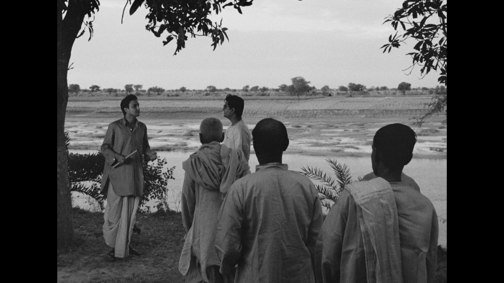 Screen capture from Apur Sansar