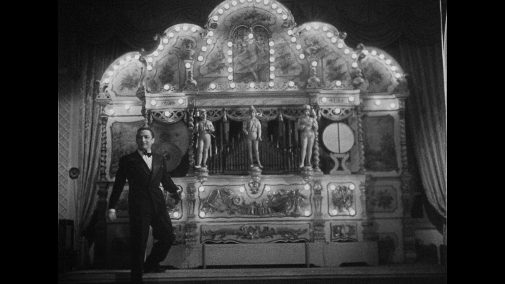 Screen capture from The Rules of the Game