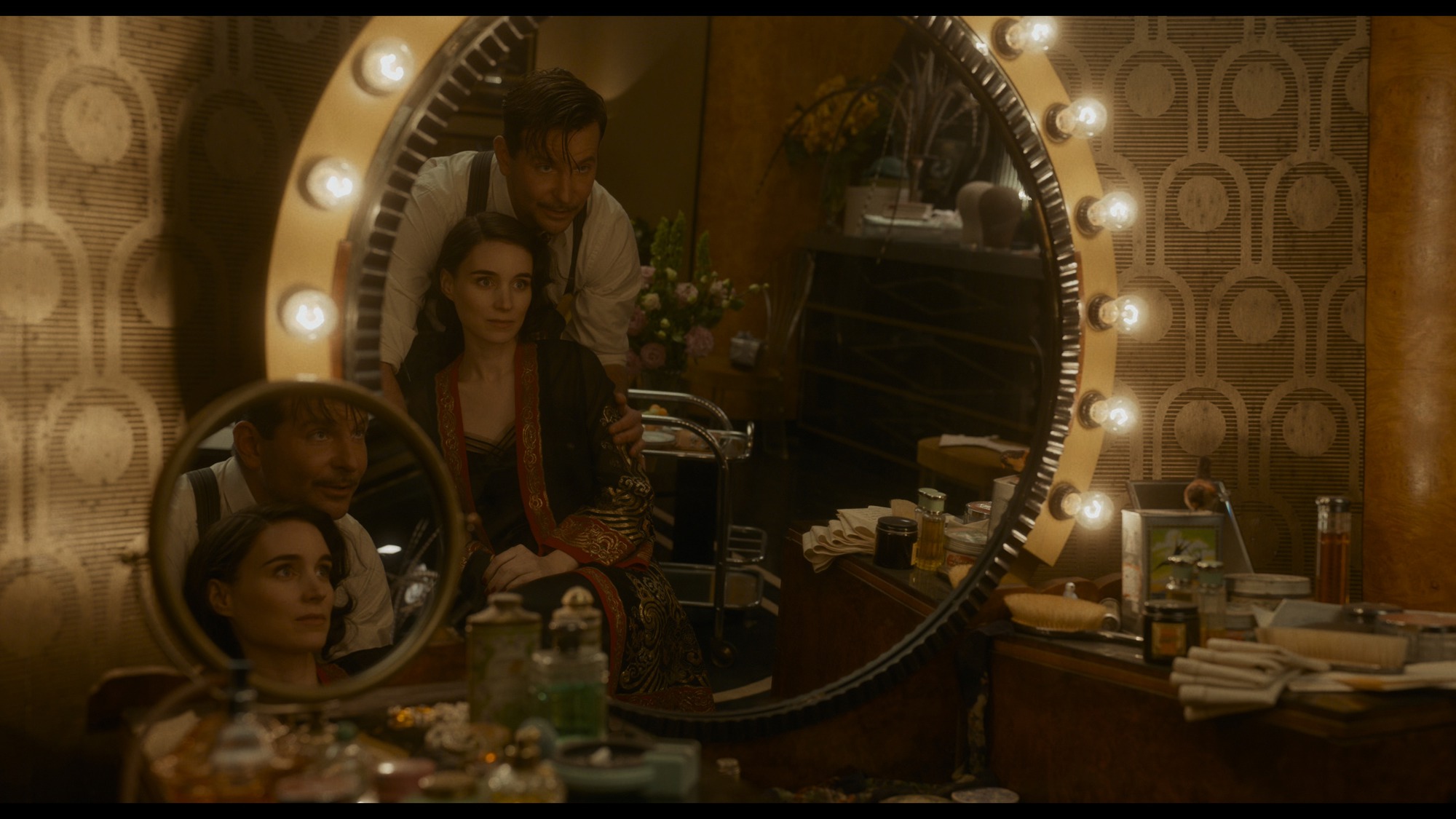 Screen capture from Nightmare Alley