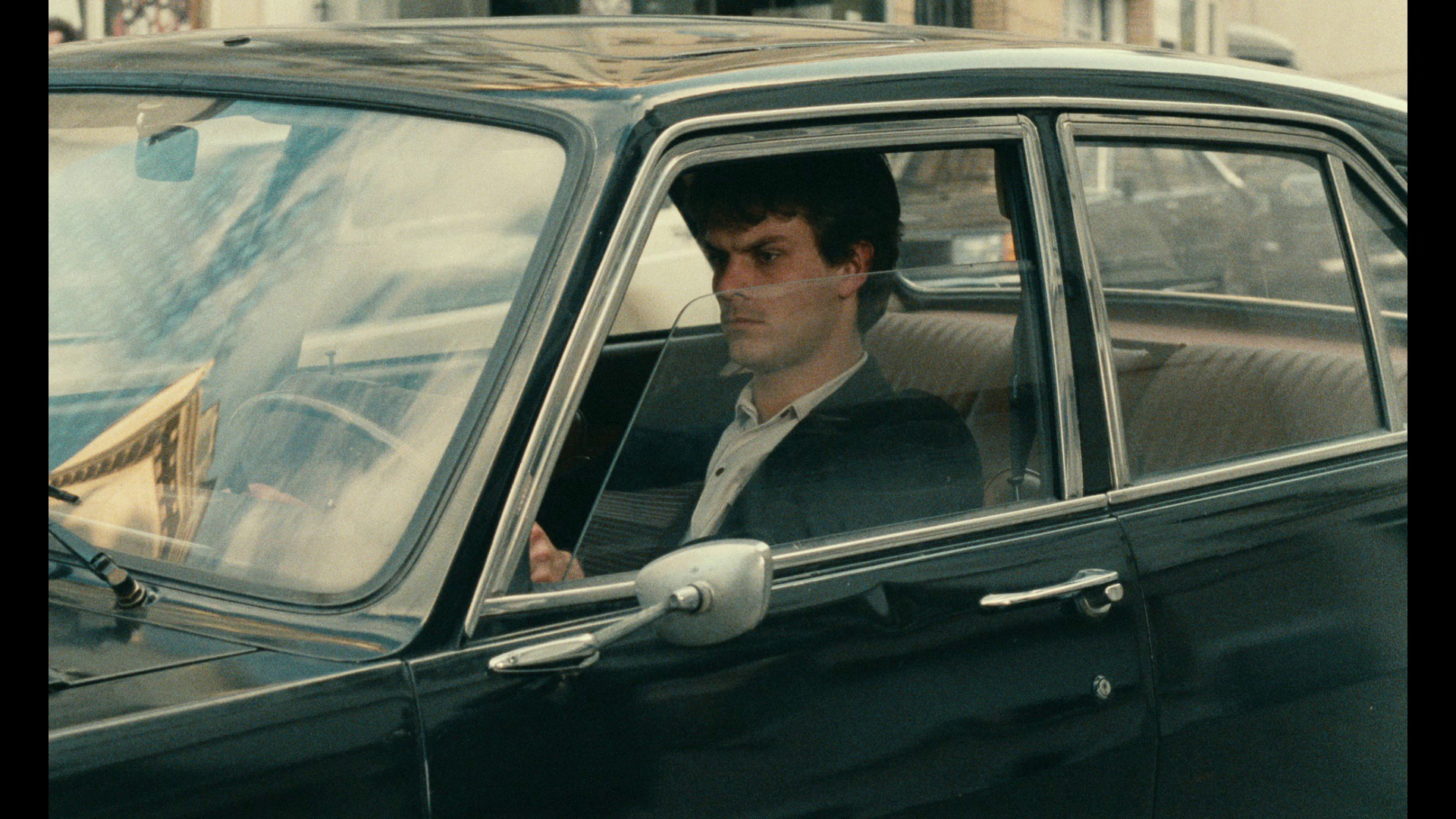 Screen capture from L'argent