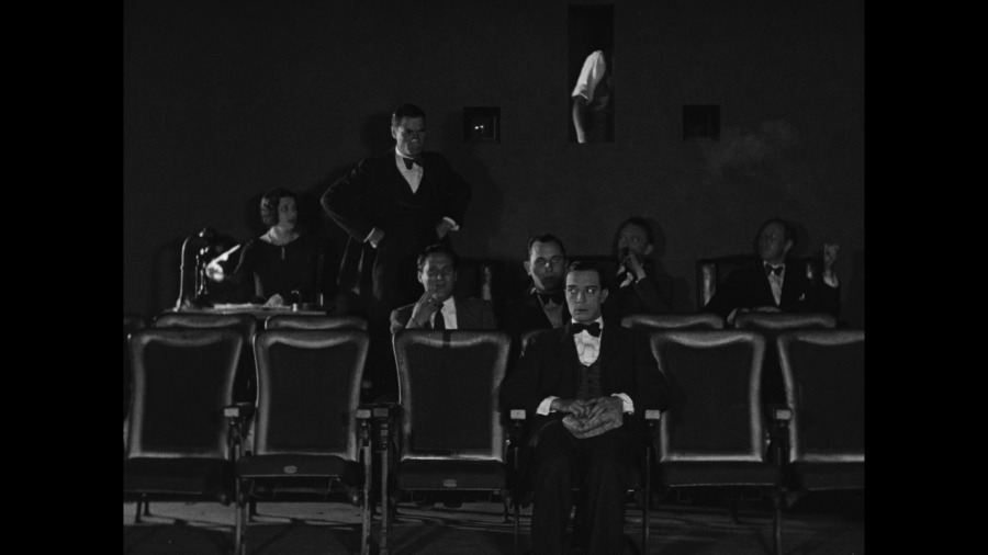 Screen capture from The Cameraman