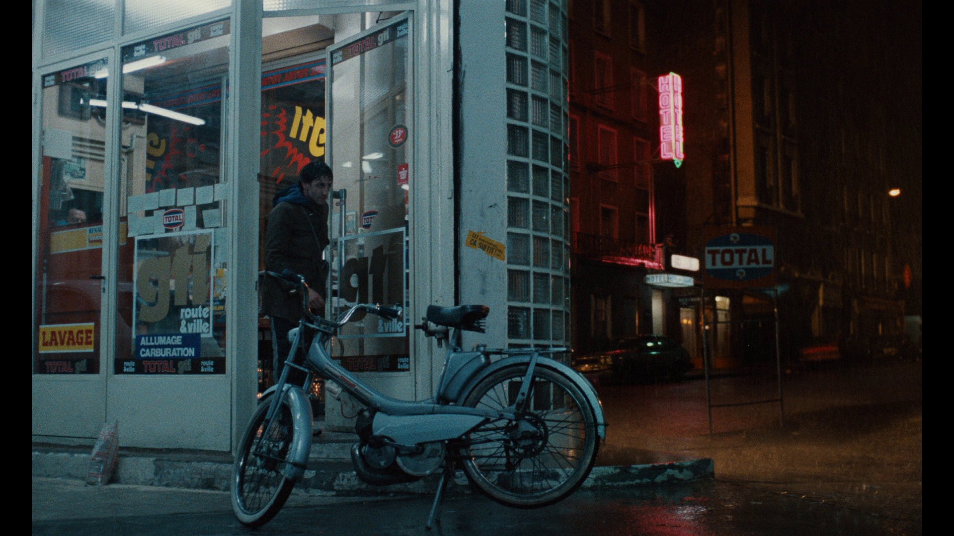Screen capture from Tchao pantin