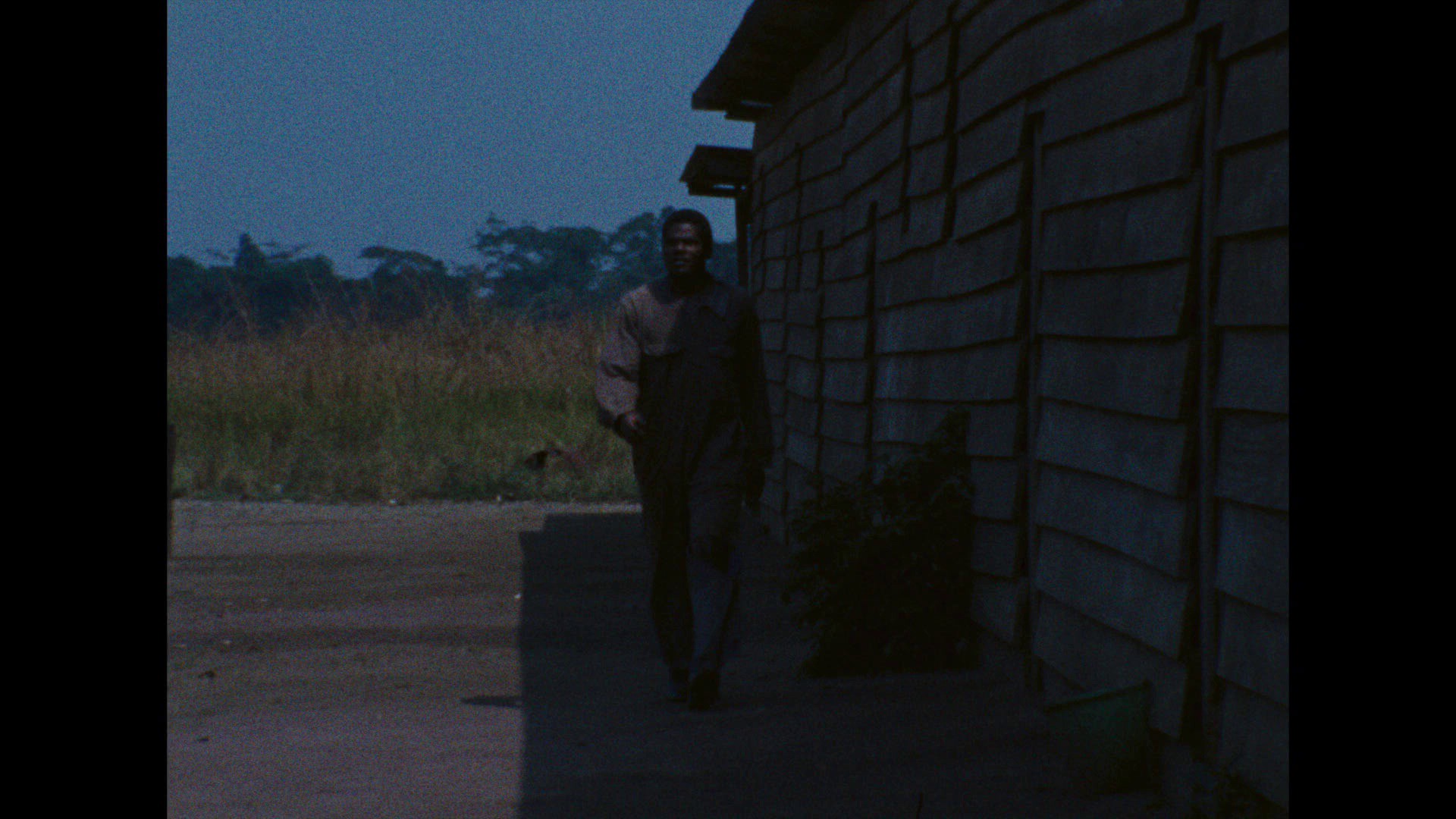 Screen capture from Sambizanga / Prisioneros de la tierra