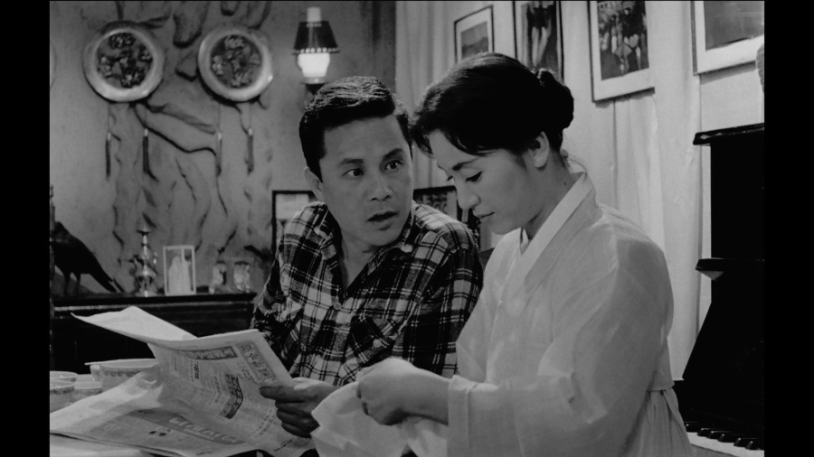 Screen capture from Trances / The Housemaid