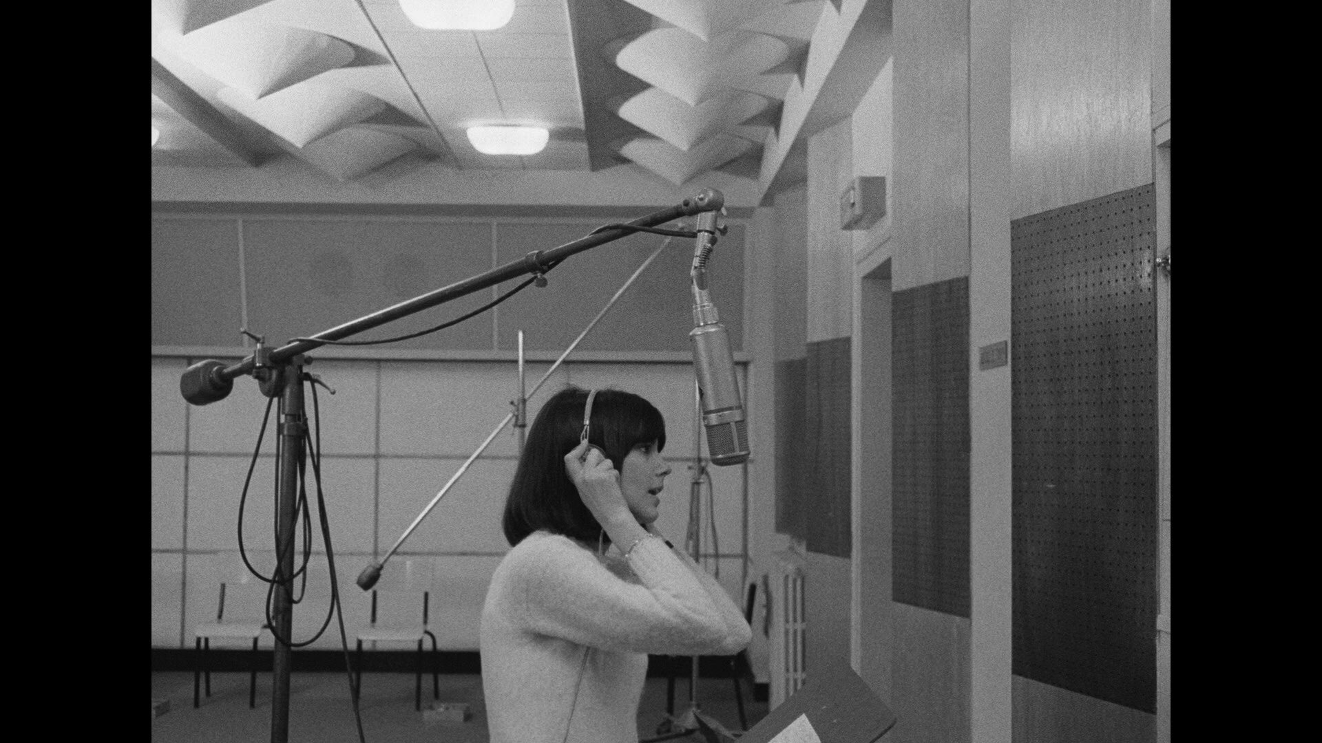 Screen capture from Masculin féminin